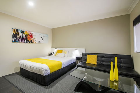 The Abbey Motor Inn - Surfers Gold Coast 1
