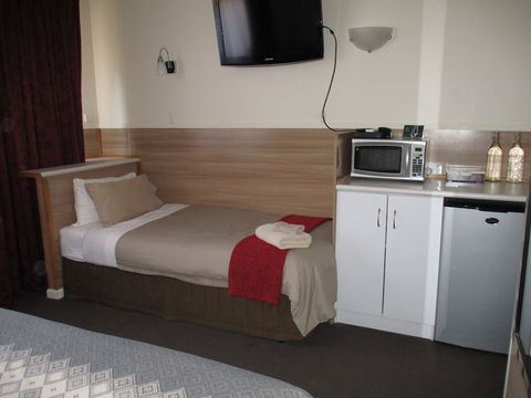 Kaniva Midway Motel - Surfers Gold Coast 1