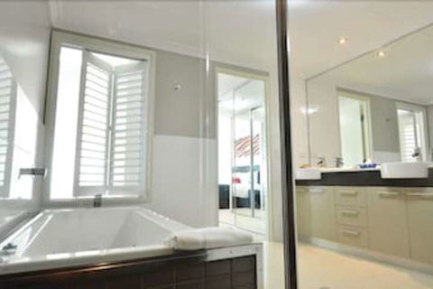 C2 Esplanade Serviced Apartments - Surfers Gold Coast 2