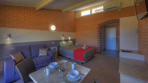 Tenterfield Motor Inn - Surfers Gold Coast 5