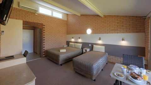 Tenterfield Motor Inn - Surfers Gold Coast 2