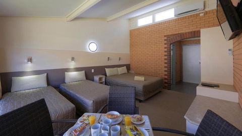 Tenterfield Motor Inn - Surfers Gold Coast 6