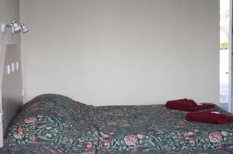 Tenterfield Motor Inn - Surfers Gold Coast 4
