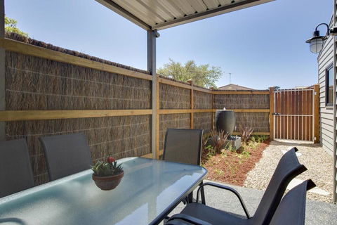 Silversands Beach Cottage - Surfers Gold Coast 2