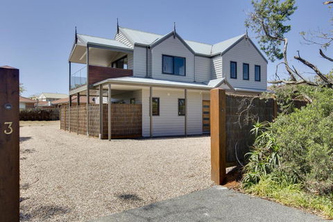 Silversands Beach Cottage - Surfers Gold Coast 1