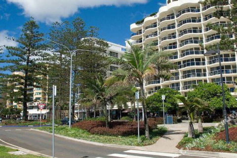 Zanzibar 802 - Surfers Gold Coast 2