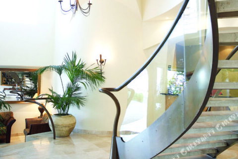 Zanzibar 802 - Surfers Gold Coast 5