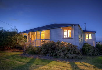 Apple Blossom Cottage - Surfers Gold Coast 1