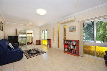 Seascape Holidays - 53 Reef Street - Surfers Gold Coast 0