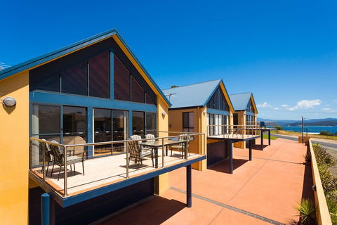 Snug Cove Villas - Surfers Gold Coast 1