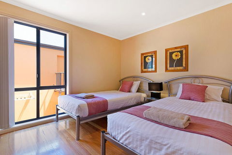 Snug Cove Villas - Surfers Gold Coast 4