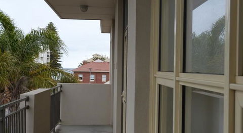 Glenelg Holiday Apartments- Corfu - Surfers Gold Coast 1