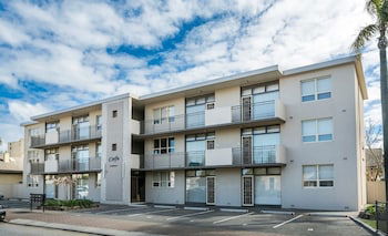 Glenelg Holiday Apartments- Corfu - Surfers Gold Coast 2