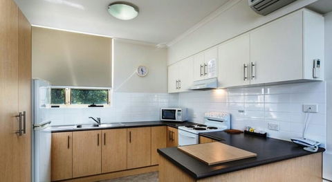 Glenelg Holiday Apartments- Corfu - Surfers Gold Coast 4