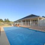 Silver Springs (4br) Cottage With Wifi Views Olives & Space . Fireplace Views Olives & Space - Surfers Gold Coast 0