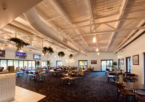 The Windsor Castle Hotel - Surfers Gold Coast 5