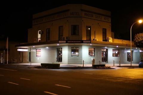 The Windsor Castle Hotel - Surfers Gold Coast 3
