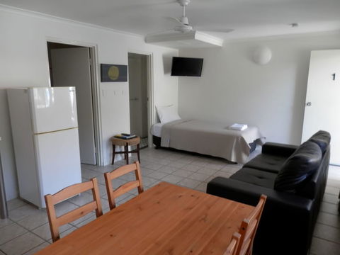 Yongala Lodge By The Strand - Surfers Gold Coast 4