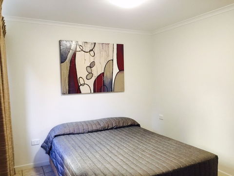 Yongala Lodge By The Strand - Surfers Gold Coast 2