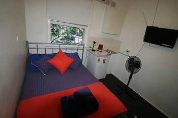 Zing Backpackers - Surfers Gold Coast 1
