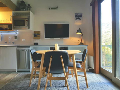 CHILL OUT At THREDBO - Surfers Gold Coast 3
