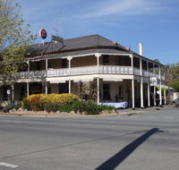 Seven Creeks Hotel - Surfers Gold Coast