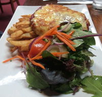 Victoria Hotel Woodend - Surfers Gold Coast