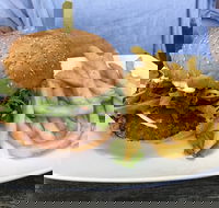 Wallace Pub - Surfers Gold Coast