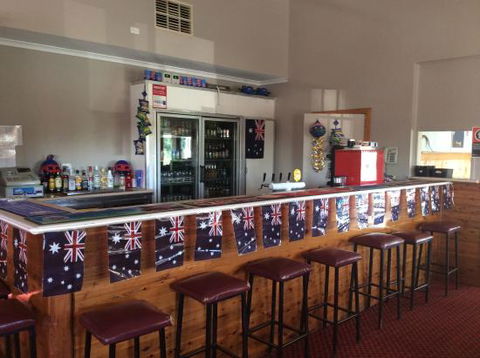 Ivanhoe Hotel Motel - Surfers Gold Coast 0