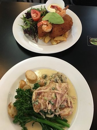 The Oaks Family Bistro - Surfers Gold Coast 0