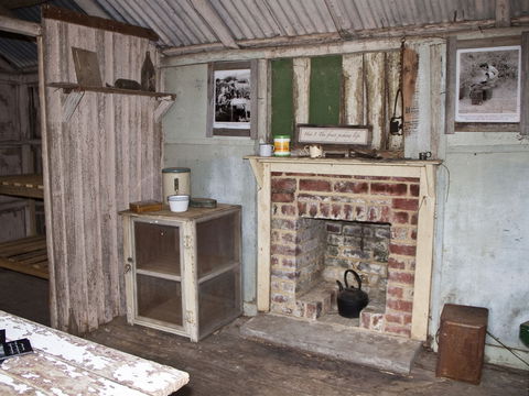 Hartzview Vineyard Heritage Pickers Hut Village - Surfers Gold Coast 1