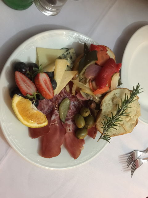 Anna's Restaurant - Surfers Gold Coast 4