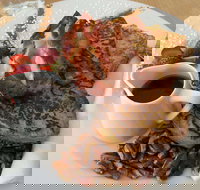 North Eastern Hotel - Surfers Gold Coast