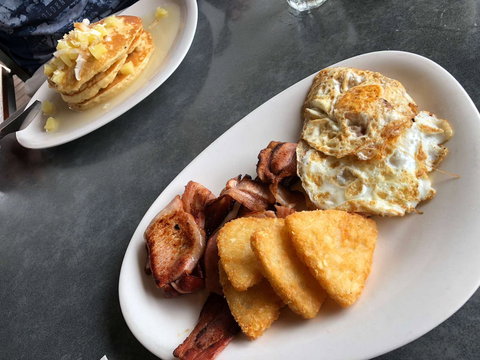 Zanders At Cable Beach - Surfers Gold Coast 0