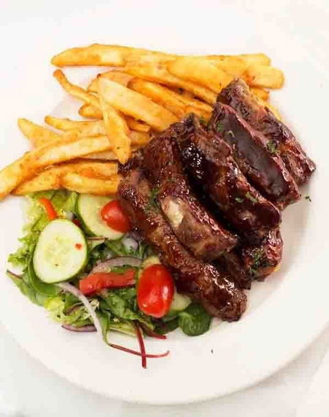 Sarvi Pizzeria & Restaurant - Surfers Gold Coast 0