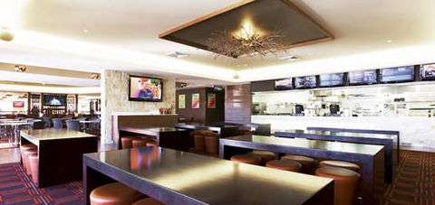 Colonial Hotel - Surfers Gold Coast 0