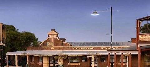 Phoebe's @ Ten Dollar Town Motel - Surfers Gold Coast 4