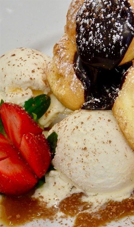 Phoebe's @ Ten Dollar Town Motel - Surfers Gold Coast 5