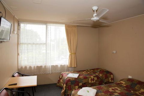 Dolphins Harbourside Hotel - Surfers Gold Coast 0