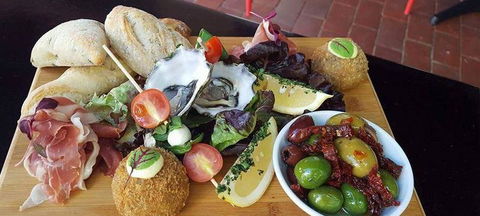Carindale Hotel Bistro - Surfers Gold Coast 0