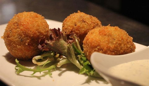 Carindale Hotel Bistro - Surfers Gold Coast 11
