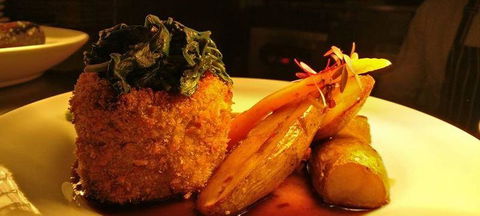 Carindale Hotel Bistro - Surfers Gold Coast 2
