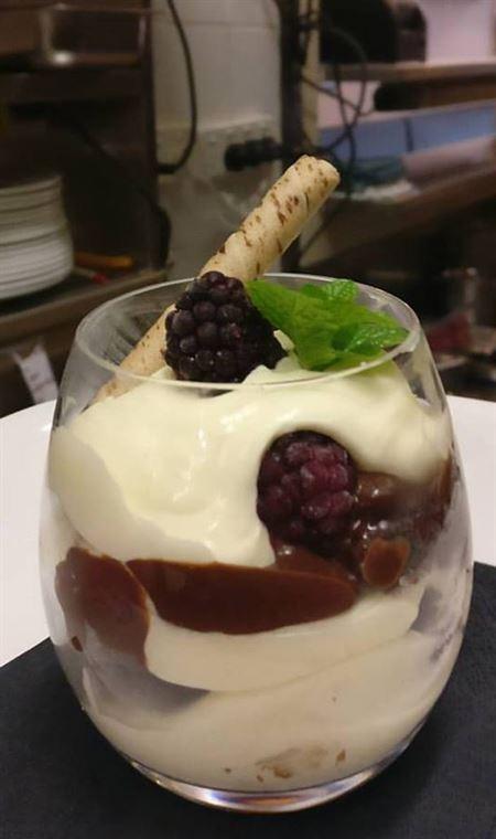 Carindale Hotel Bistro - Surfers Gold Coast 4