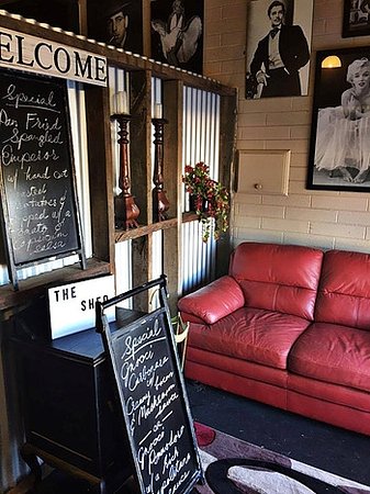 Northside Tavern Shed Restaurant - Surfers Gold Coast 0