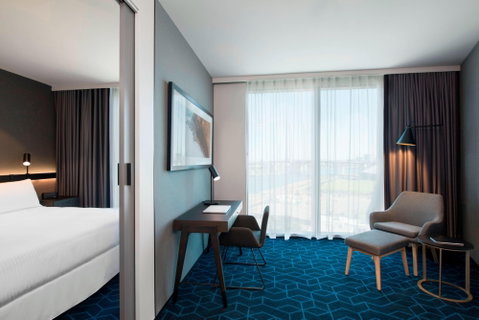 Four Points Melbourne Docklands - Surfers Gold Coast 15