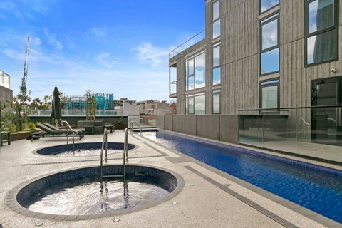Melbourne City Apartment Hotel - Surfers Gold Coast 11