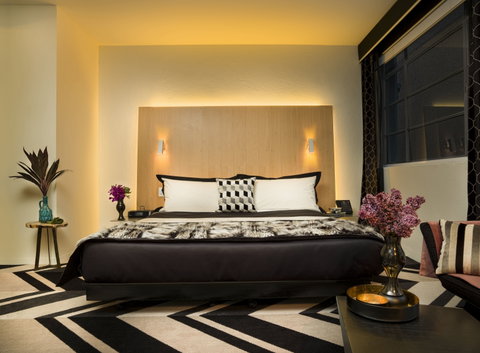 Adelphi Hotel - Surfers Gold Coast 4