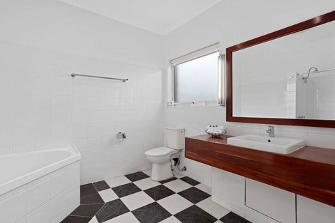 Comfort Inn, The International - Surfers Gold Coast 9