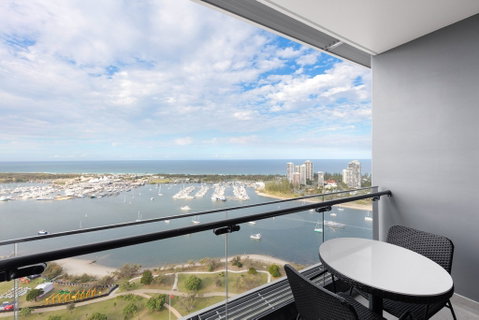 Meriton Suites Southport - Surfers Gold Coast 7