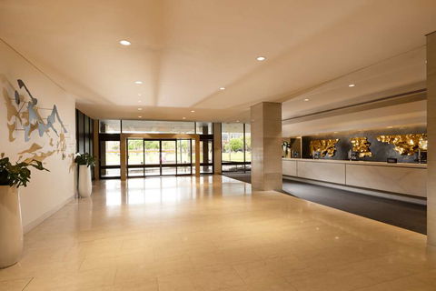 Hilton Adelaide - Surfers Gold Coast 2